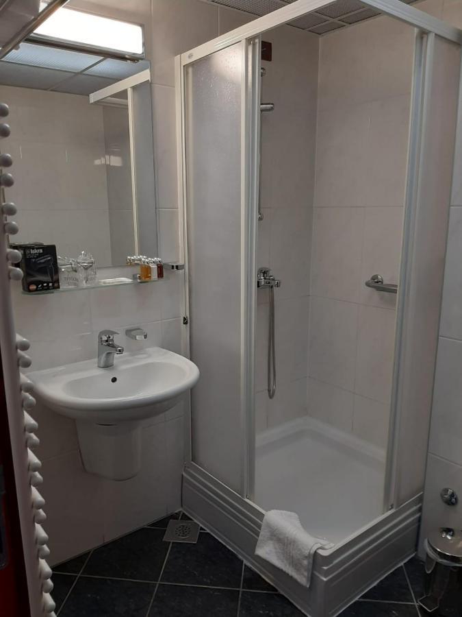 Hotel Tamaris Нови-Винодолски Экстерьер фото