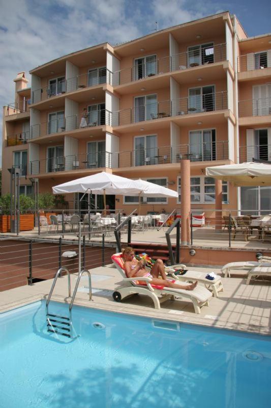 Hotel Tamaris Нови-Винодолски Экстерьер фото