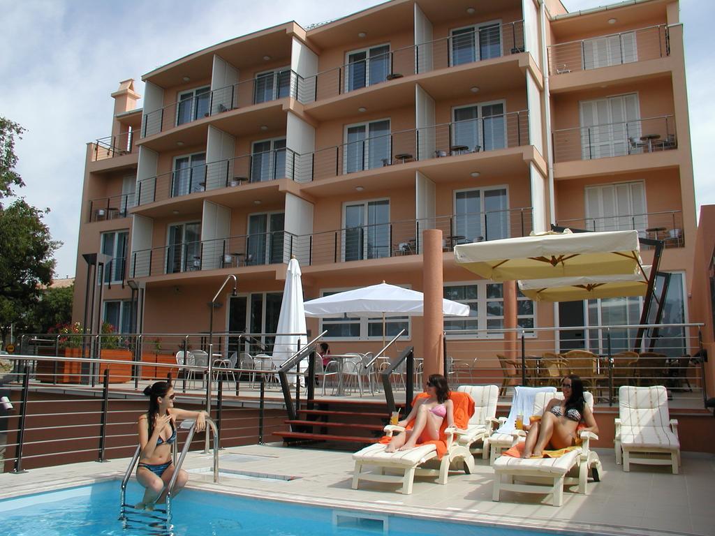 Hotel Tamaris Нови-Винодолски Экстерьер фото